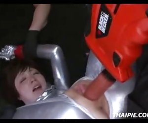 Asiatische Teen Sperma in ein Bodysuit gemacht