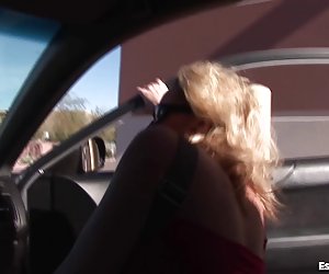 Blonde Hooker fickt hart für das Geld