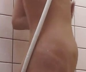 Asiatische Milf bekommt einen haarigen creampie