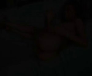 Halbe asiatischen Hottie nimmt immer den größten Schwanz