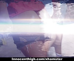 Innocenthigh - geile Schulmädchen Elektra Rose lernt eine Lektion